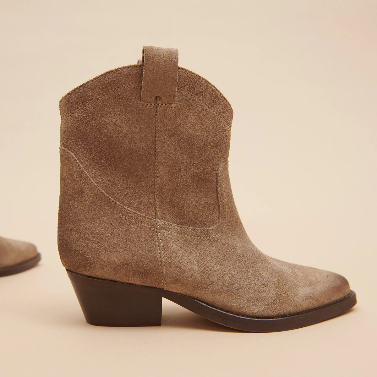 Boots &agrave; talons biseaut&eacute;s en croute taupe | DONATE | Jonak