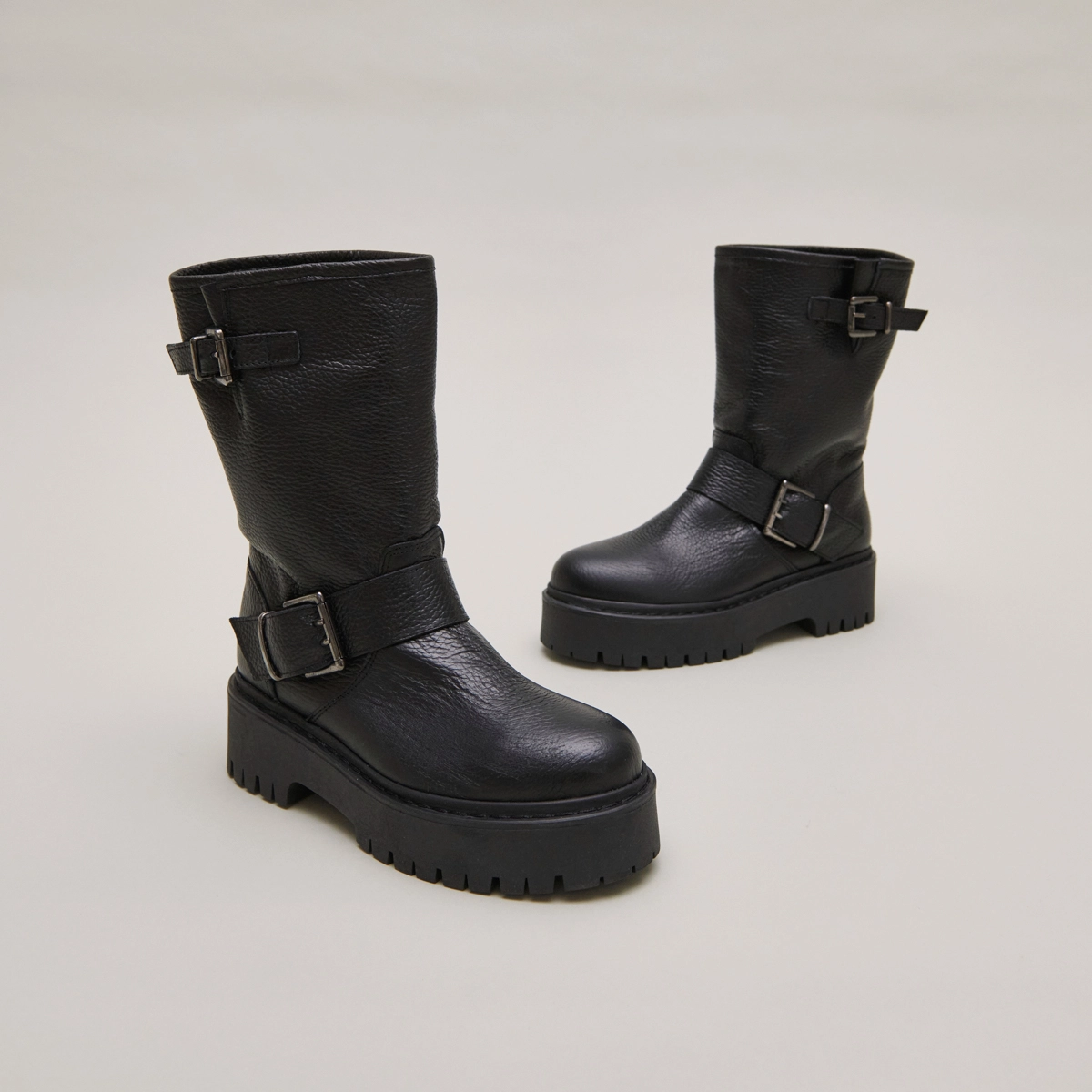 Bottes avec boucles en cuir grainé noir | RICCARDO | Jonak