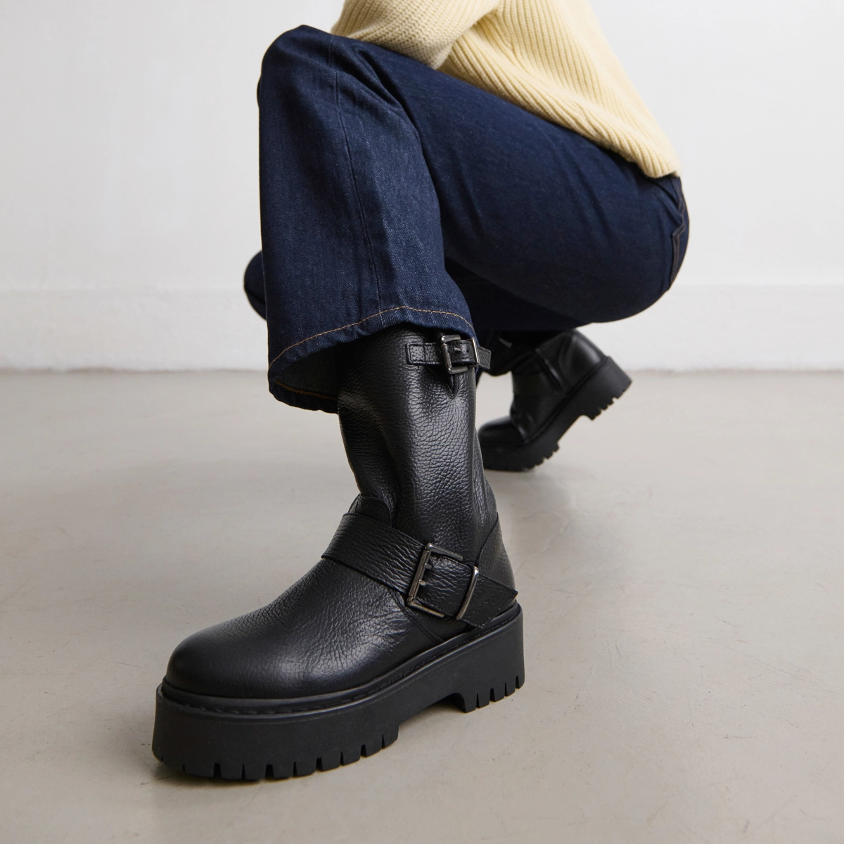 Bottes avec boucles en cuir grainé noir | RICCARDO | Jonak
