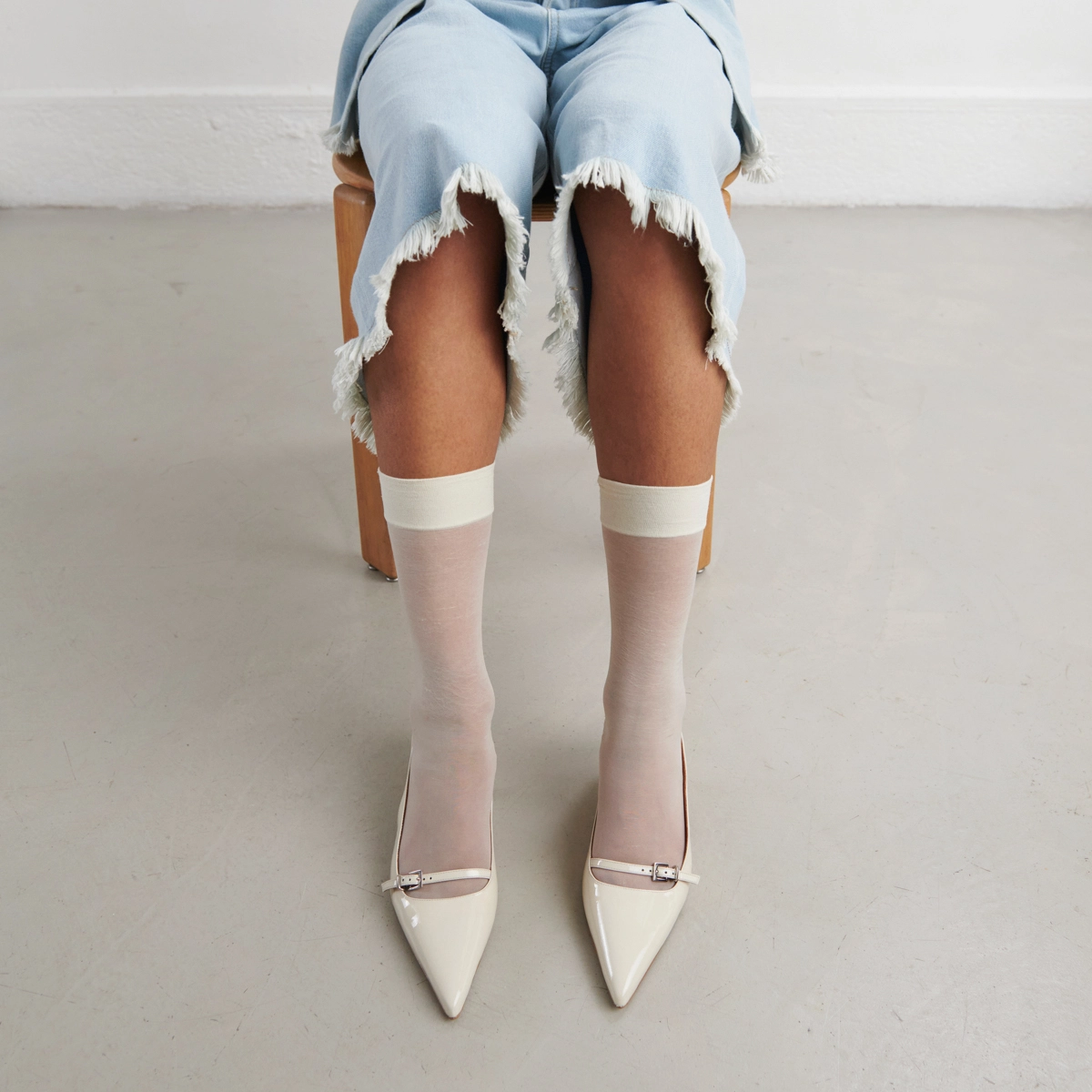 Escarpins &agrave; talons en vernis &eacute;cru | DAMOISELLE | Jonak