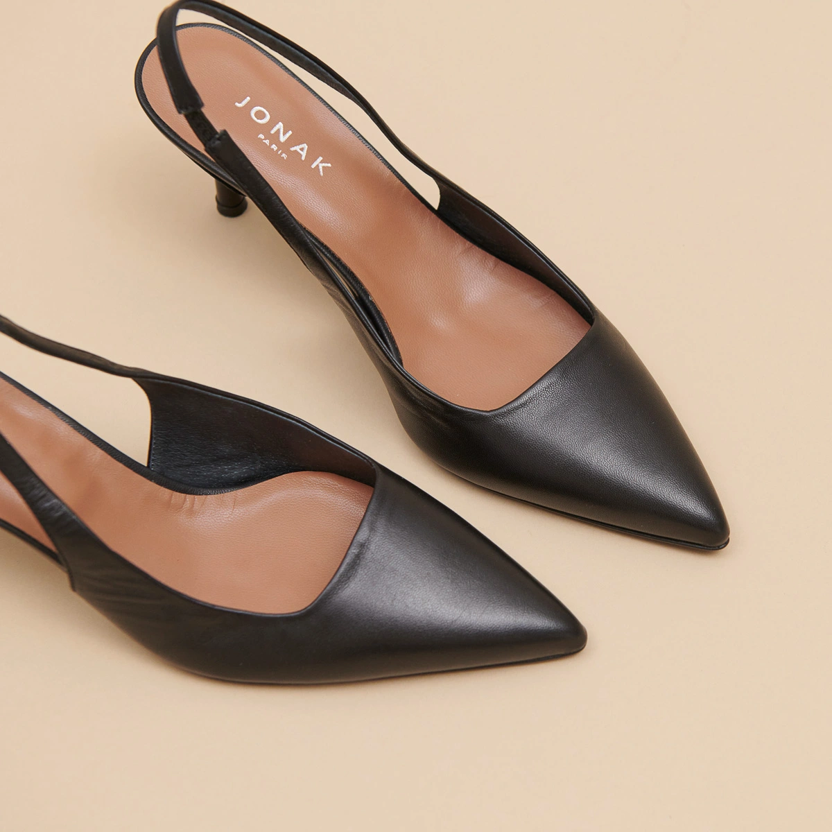 Escarpins à bouts pointus en cuir noir | DIAMANTINE | Jonak