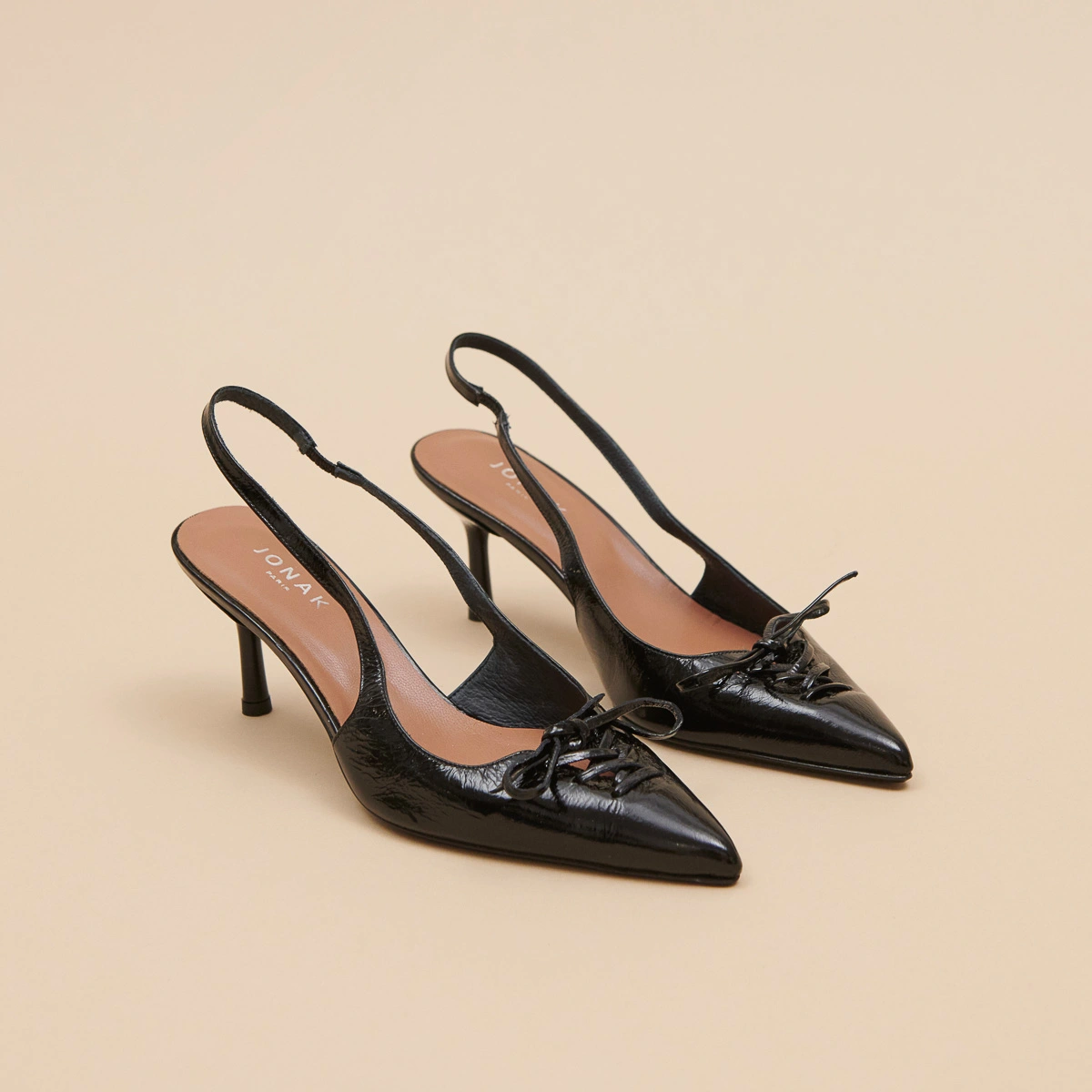 Escarpins &agrave; bouts arri&egrave;res ouverts en cuir brillant noir | DOLENE | Jonak