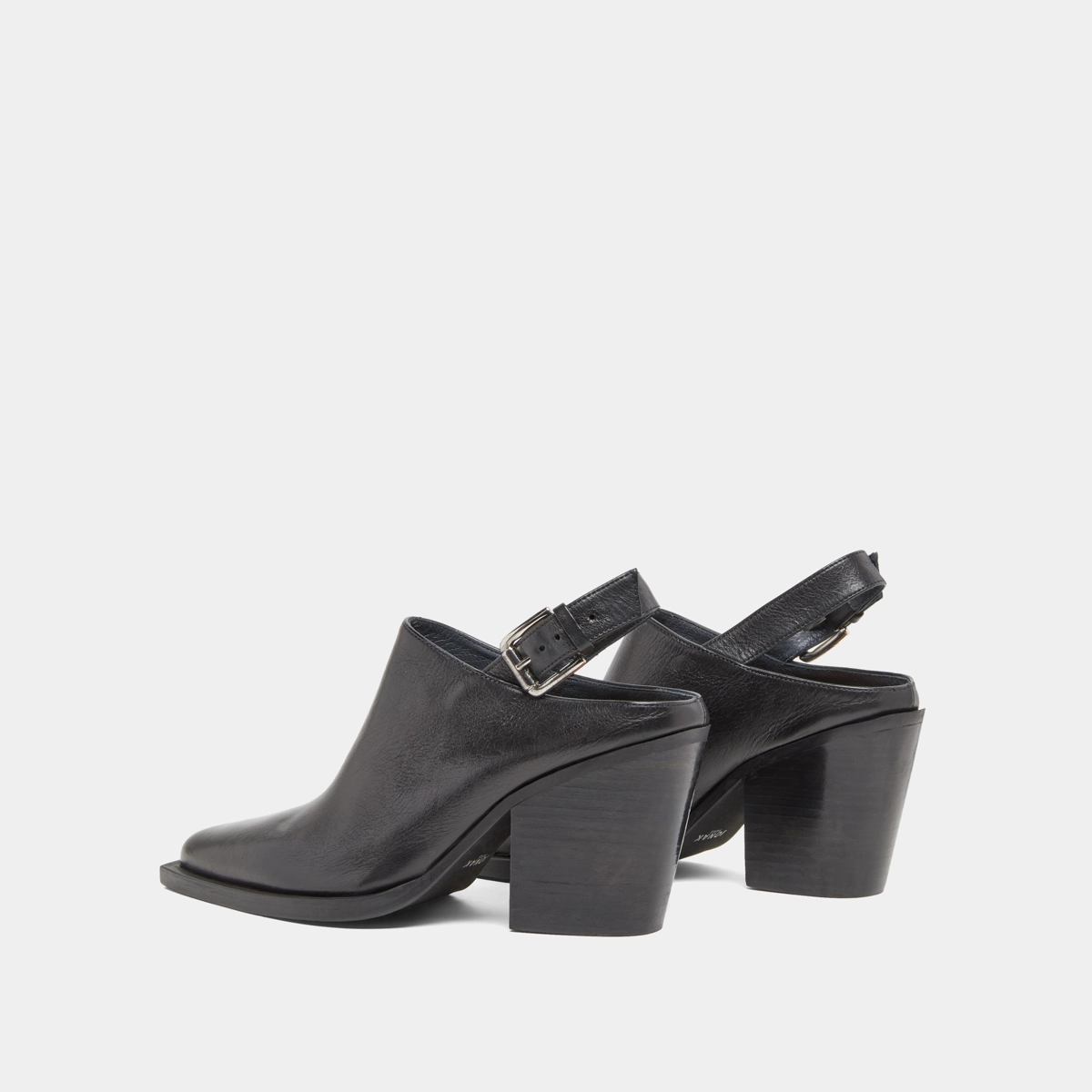 Mules &agrave; talons biseaut&eacute;s en cuir noir | DOREN | Jonak