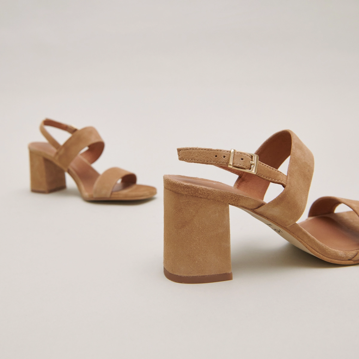 Sandales &agrave; talons en velours camel | VICO | Jonak