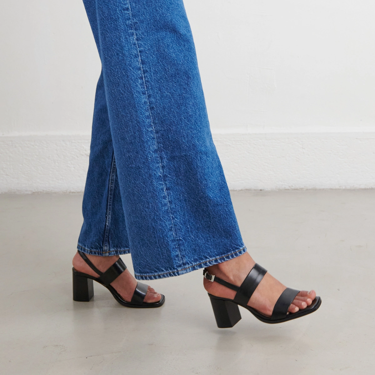 Sandales à talons en cuir noir | VALMONT | Jonak