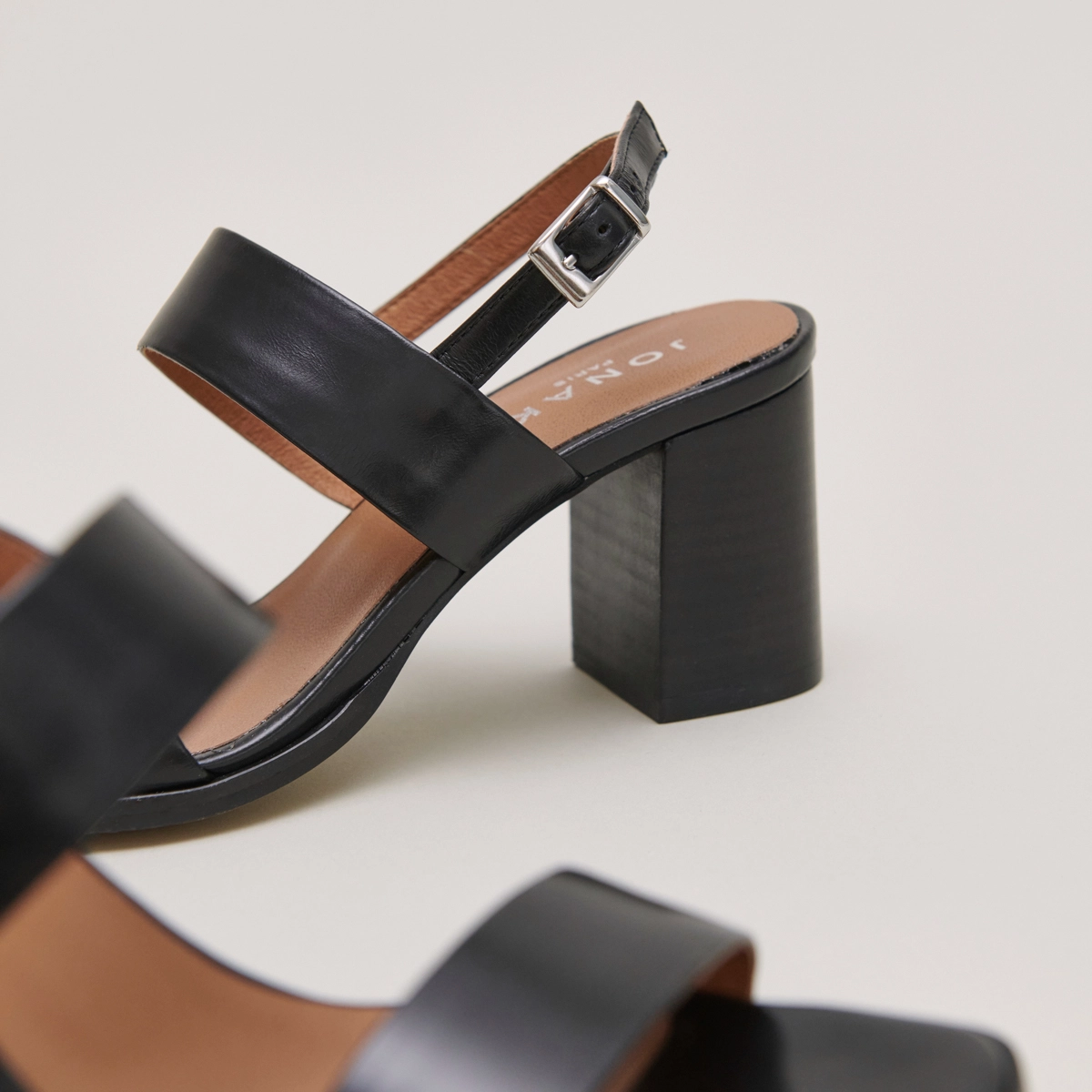 Sandales à talons en cuir noir | VALMONT | Jonak