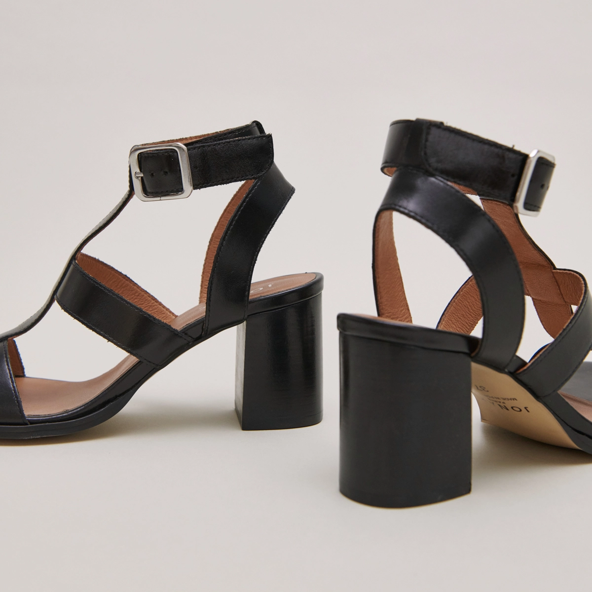 Sandales &agrave; talons en cuir noir | VILMA | Jonak