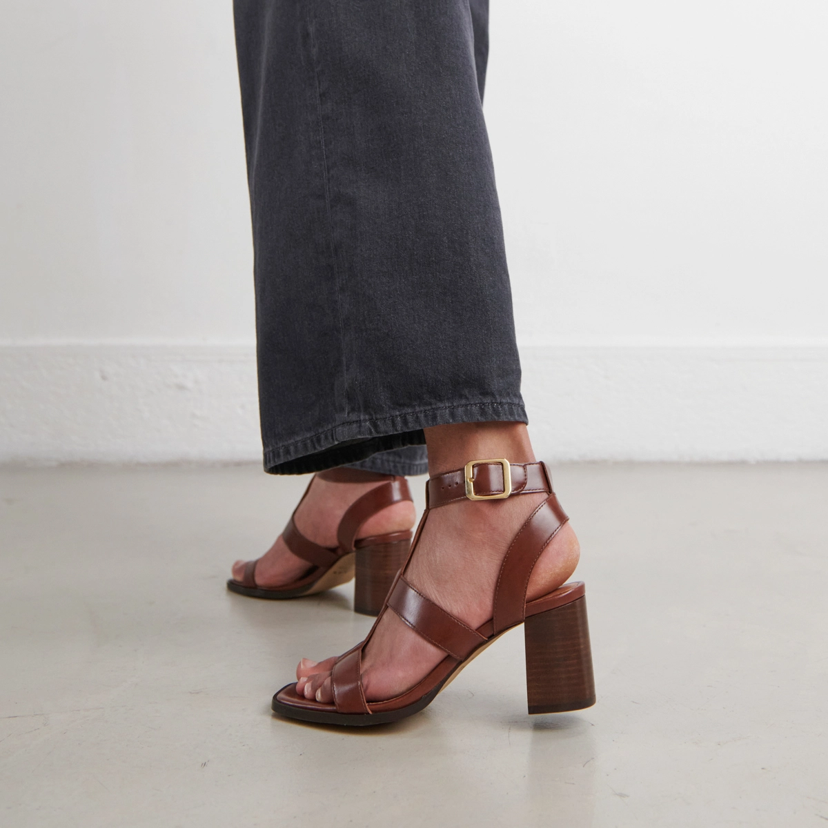 Sandales &agrave; talons en cuir marron | VILMA | Jonak