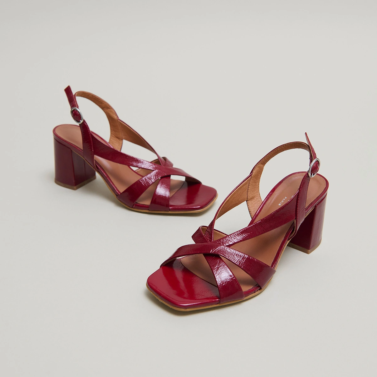 Sandales &agrave; talons en cuir brillant rouge carmin | VANITY | Jonak