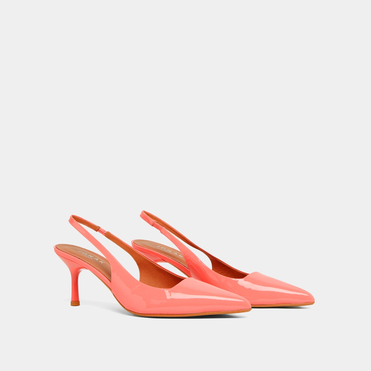 Escarpins &agrave; bouts pointus en vernis corail | DIAMANTINE | Jonak