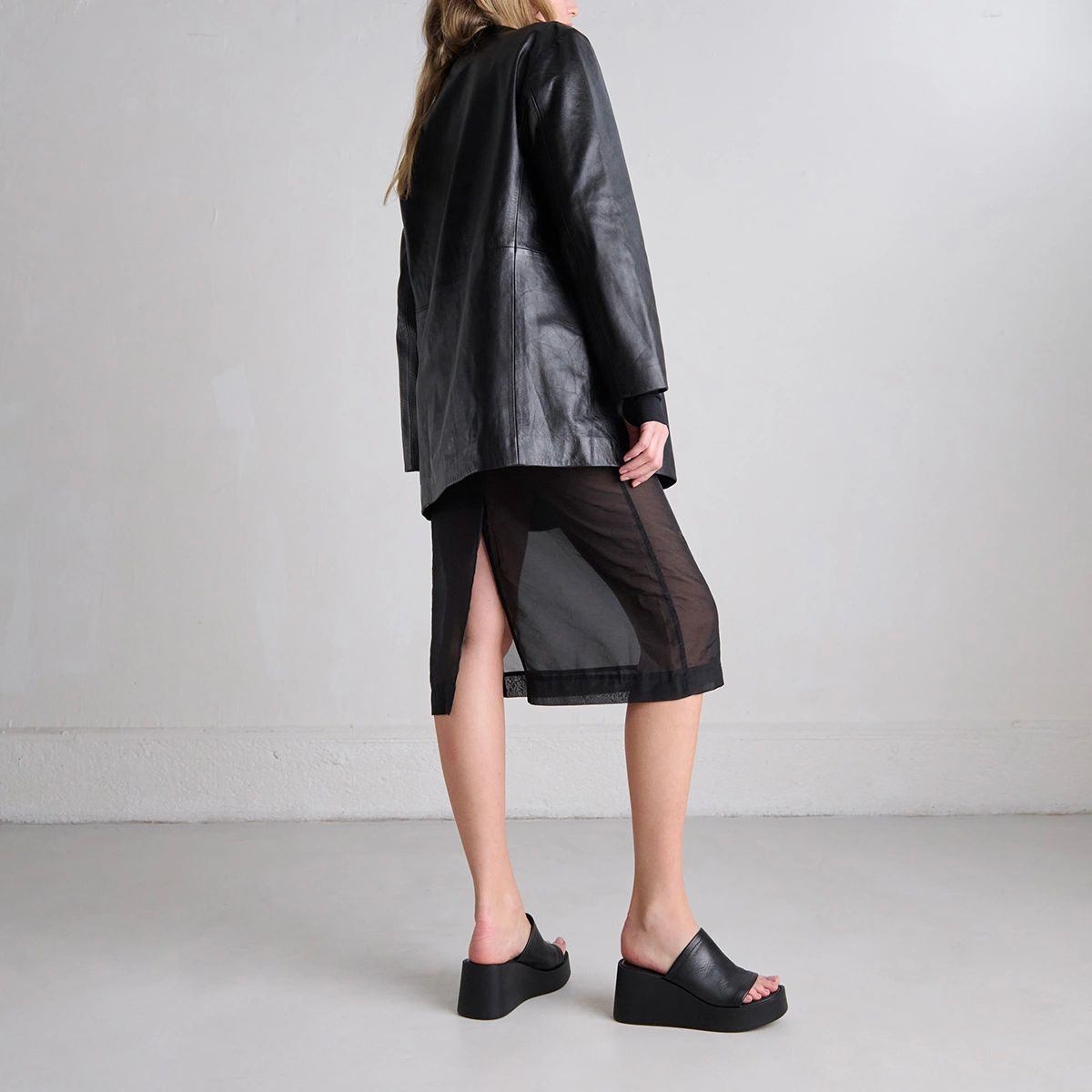 Mules compensées en cuir noir | EUGENE | Jonak