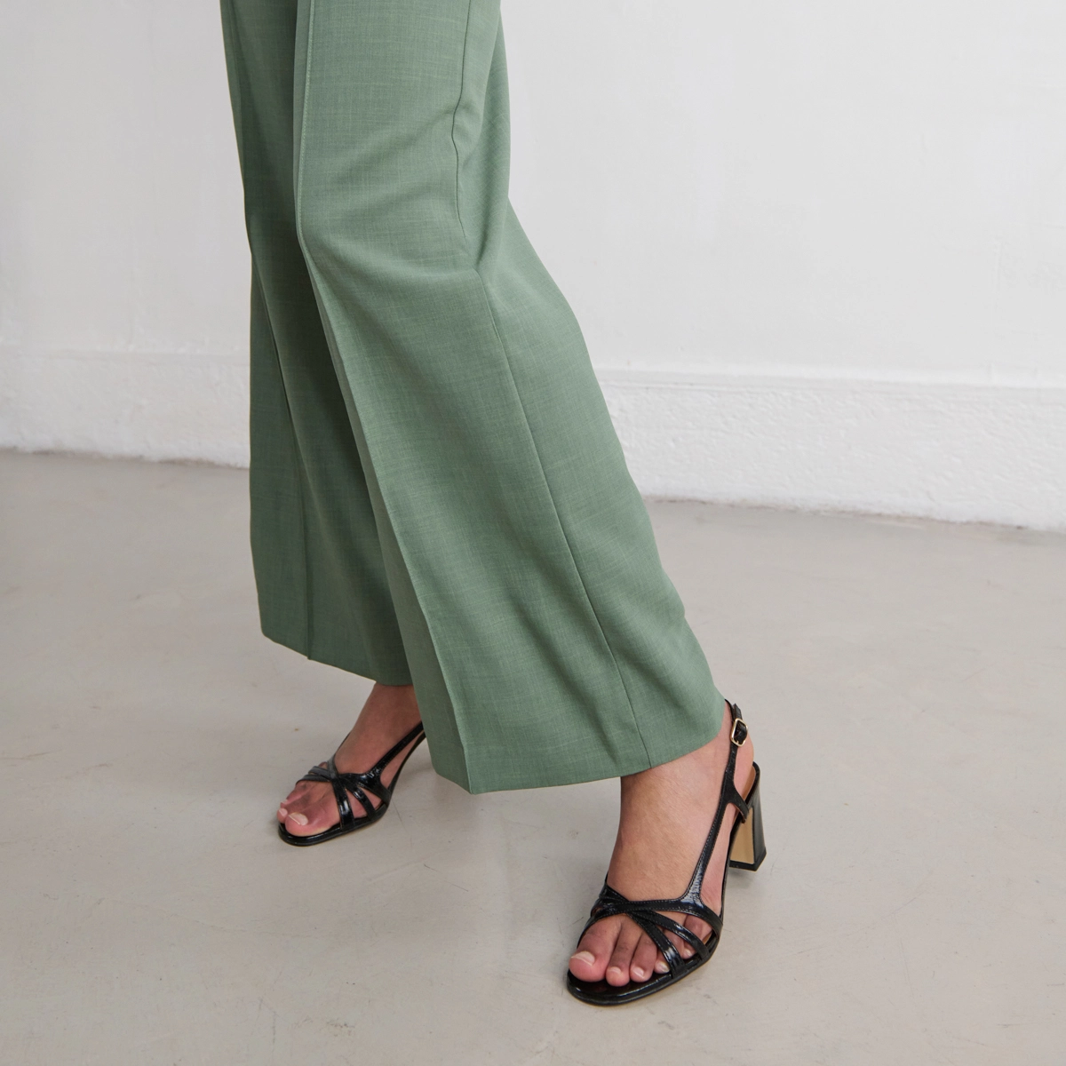 Sandales à hauts talons en cuir brillant noir | VAIANA | Jonak