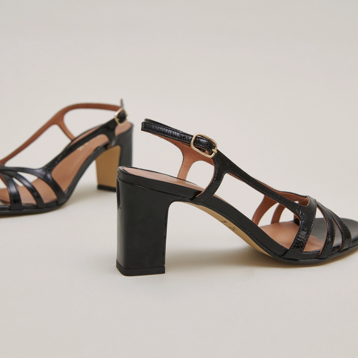 Sandales à hauts talons en cuir brillant noir | VAIANA | Jonak