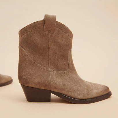 Boots &agrave; talons biseaut&eacute;s en croute taupe | DONATE | Jonak