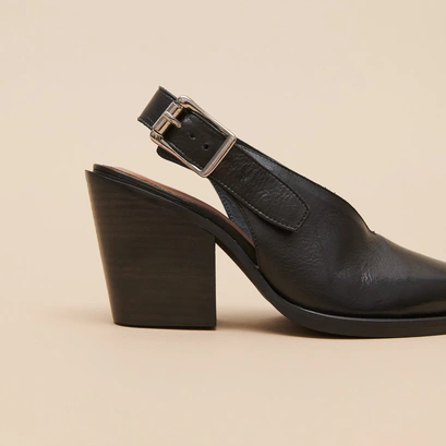Escarpins &agrave; talons biseaut&eacute;s en cuir noir | DORY