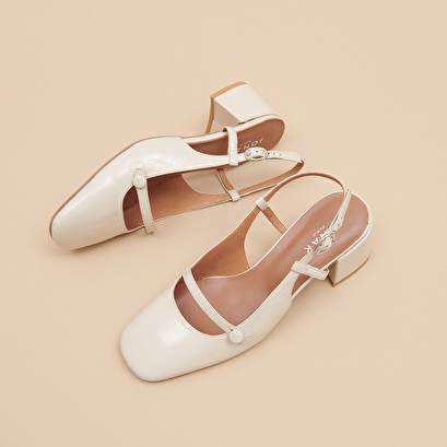 Slingbacks à talons et bouts carrés en vernis plissé écru | DARIO | Jonak