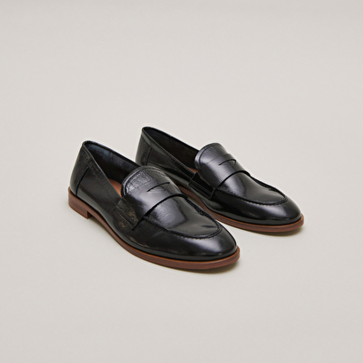 Mocassins à bouts ronds en cuir brillant noir | THELMA | Jonak