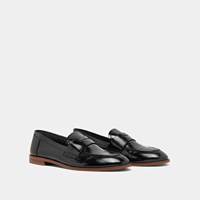 Mocassins à bouts ronds en cuir brillant noir | THELMA | Jonak