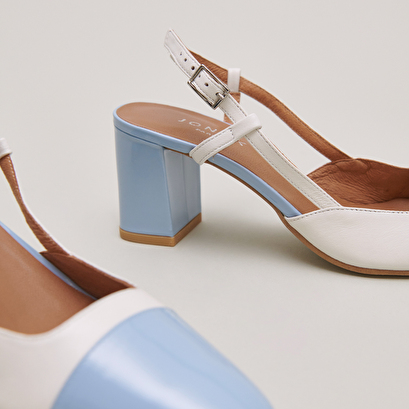 Slingbacks à talons en cuir écru et en vernis bleu ciel | DHAPOP | Jonak
