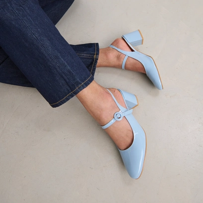 Babies &agrave; talons et bouts arri&egrave;res ouvert... en vernis bleu ciel | DOLLAR