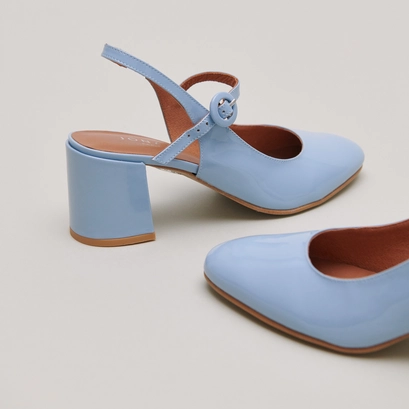Babies &agrave; talons et bouts arri&egrave;res ouvert... en vernis bleu ciel | DOLLAR