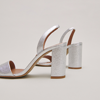 Sandales à talons en synthétique métallisé argent | DIDUS | Jonak