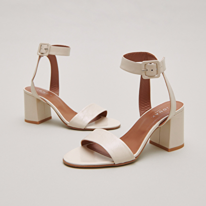 Sandales à talons et brides en cuir brillant écru | DIRLA | Jonak
