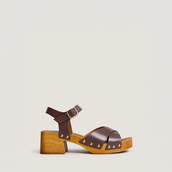 Sandales à clous et à brides croisées en cuir marron | MAE | Jonak