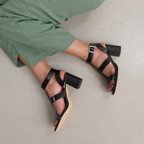 Sandales &agrave; talons en cuir noir | VILMA | Jonak