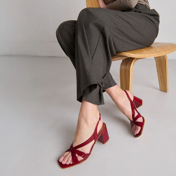 Sandales &agrave; talons en cuir brillant rouge carmin | VANITY | Jonak
