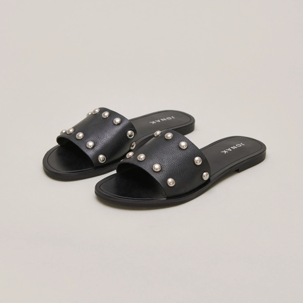 Mules &agrave; d&eacute;tails argent&eacute;s en cuir grain&eacute; noir | WINSLOW | Jonak