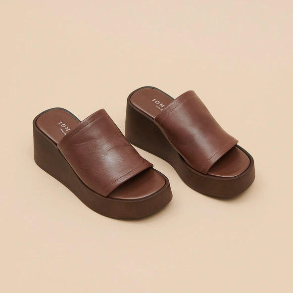 Mules compensées en cuir marron foncé | EUGENE | Jonak