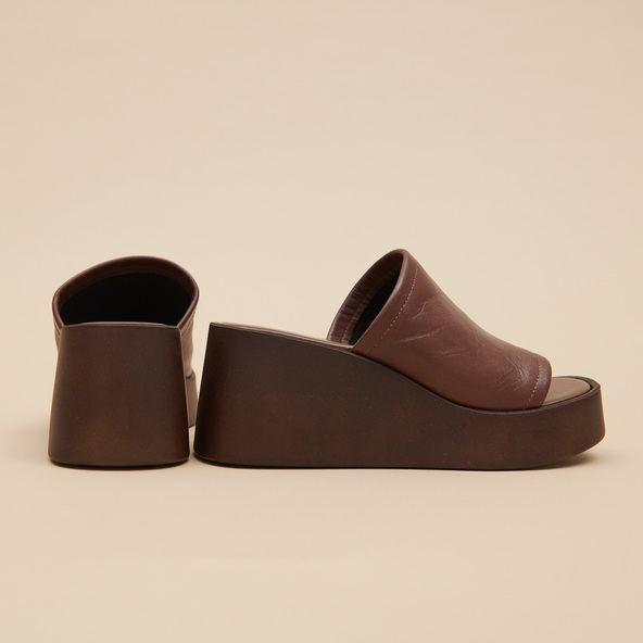 Mules compensées en cuir marron foncé | EUGENE | Jonak