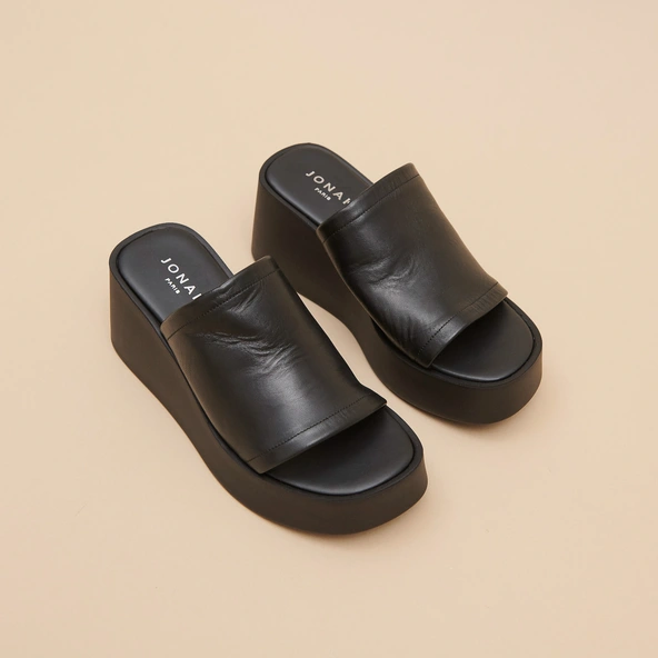 Mules compensées en cuir noir | EUGENE | Jonak