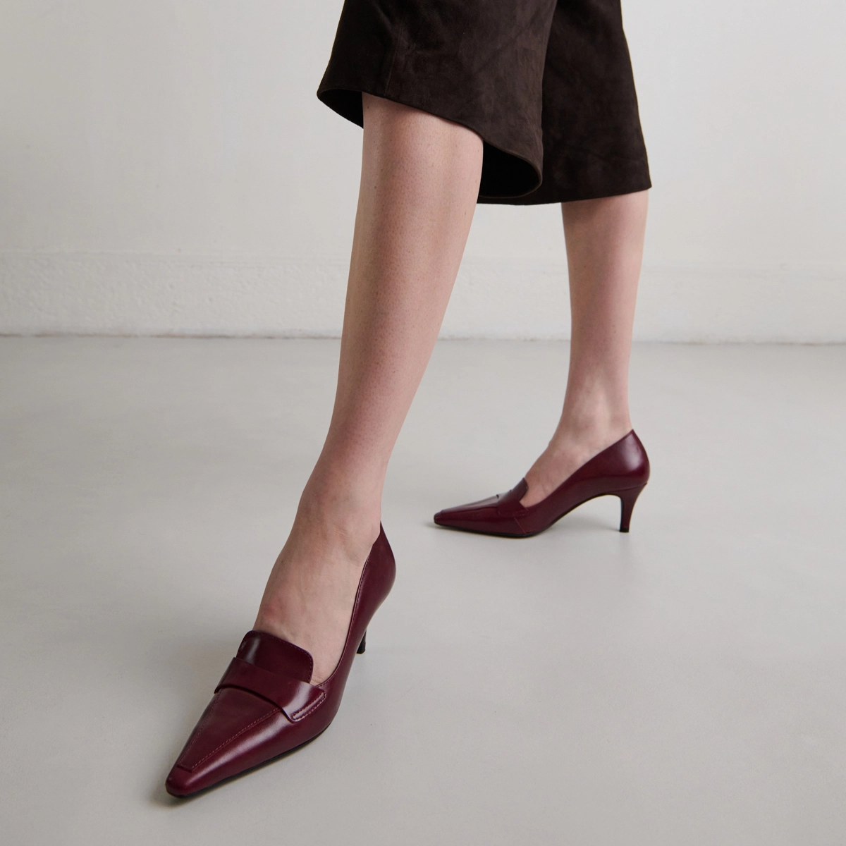 Escarpins à pattes en cuir bordeaux | BLONDIE | Jonak