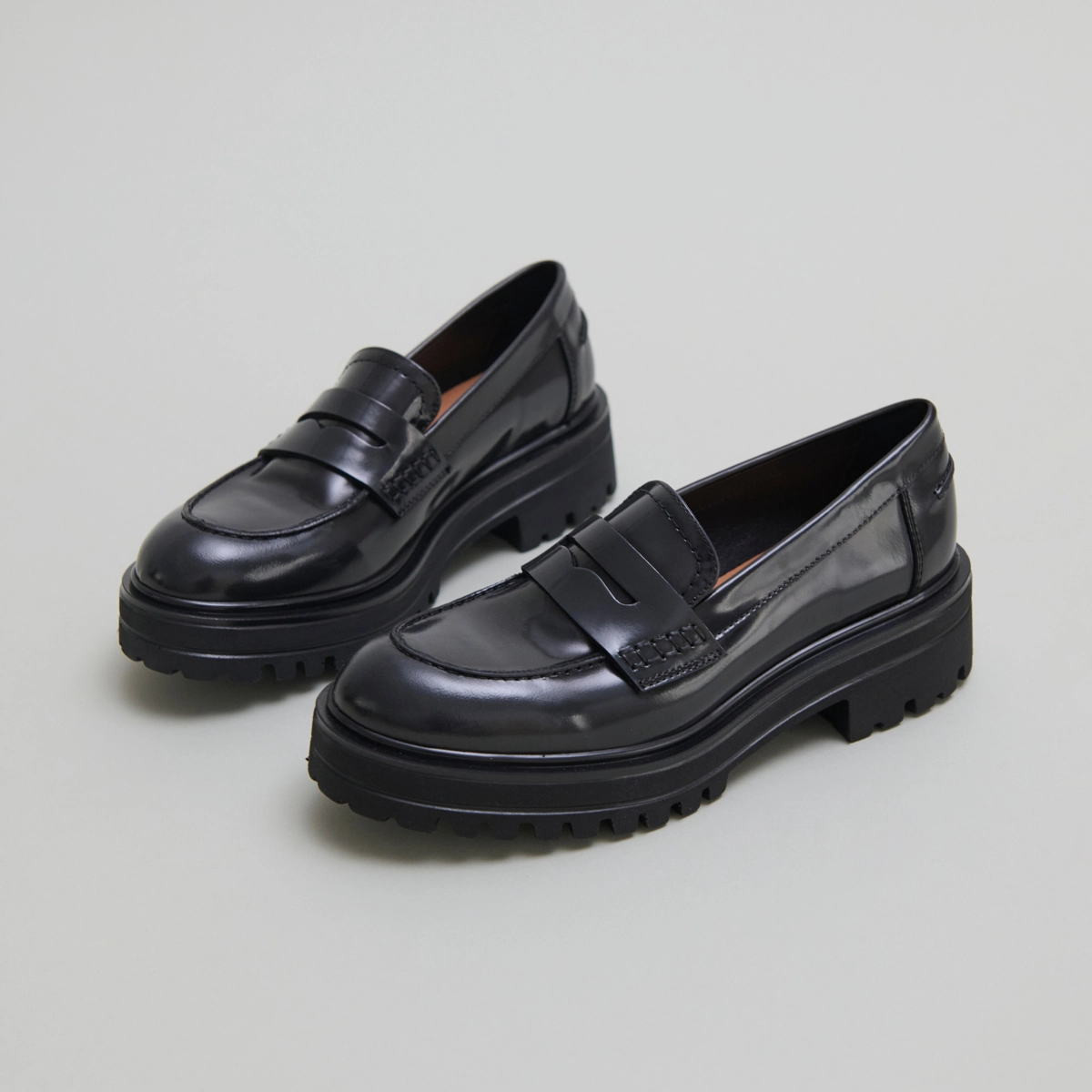 Mocassins à semelles crantées en cuir patiné gris | ALFI | Jonak