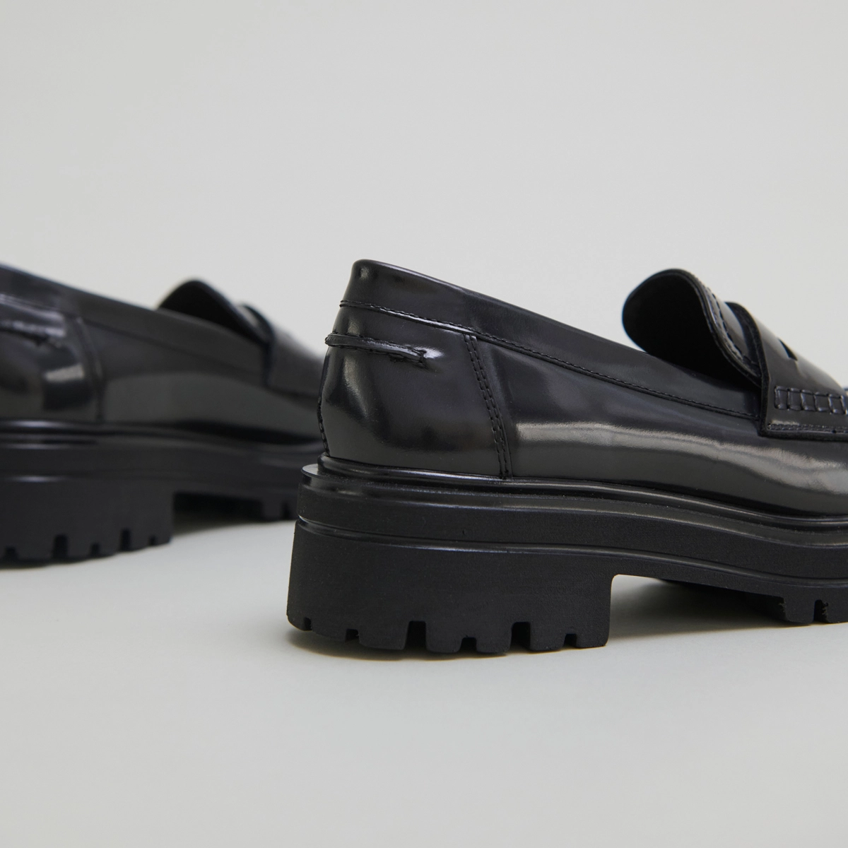 Mocassins à semelles crantées en cuir patiné gris | ALFI | Jonak