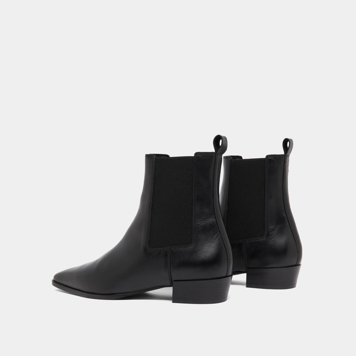 Boots à légers talons biseautés et bouts... en cuir noir | PAPAYE | Jonak