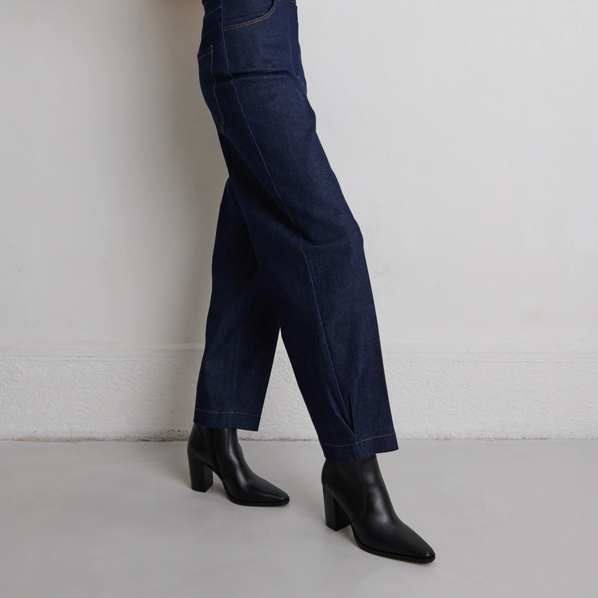 Bottines à bouts pointus en cuir noir | PAM | Jonak