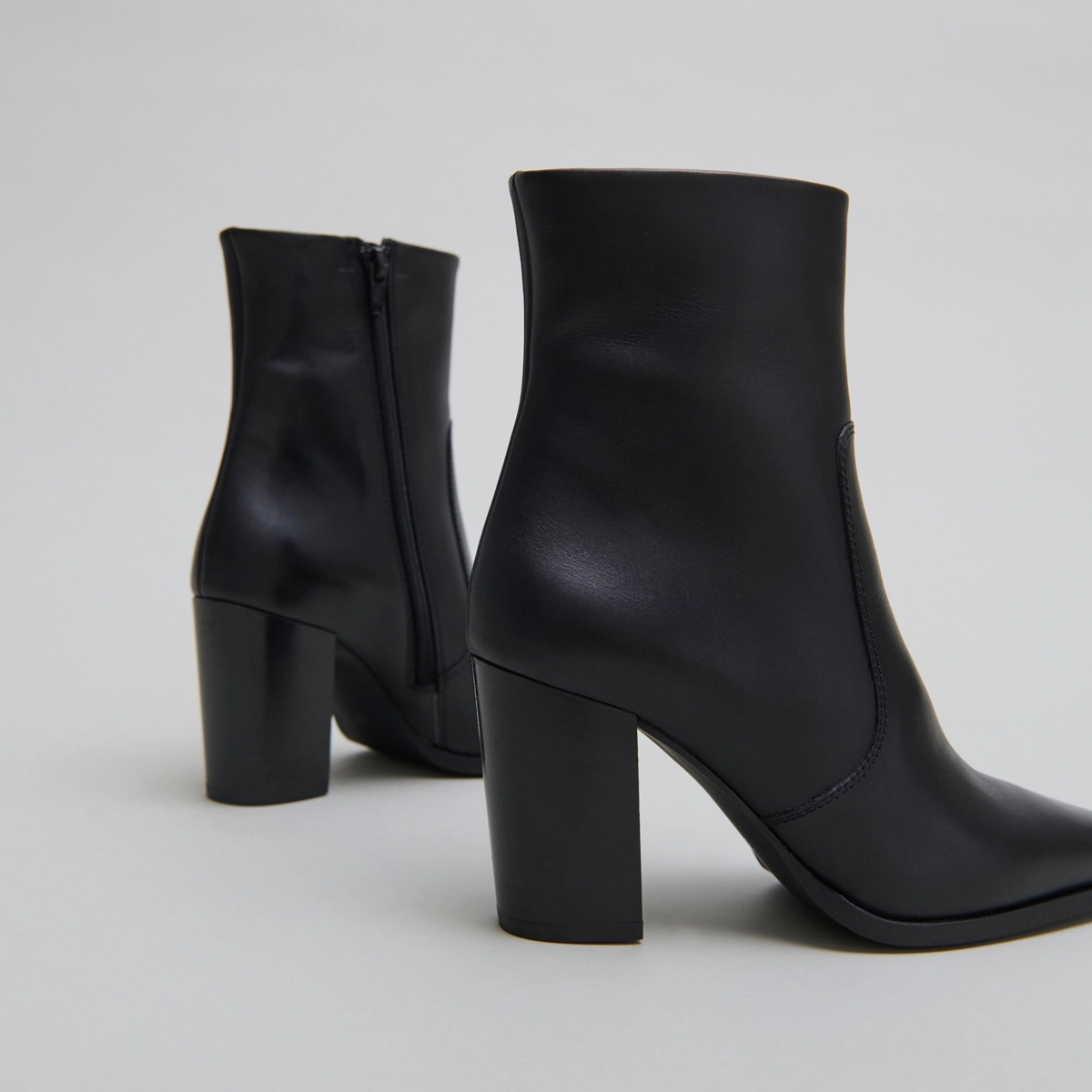 Bottines à bouts pointus en cuir noir | PAM | Jonak