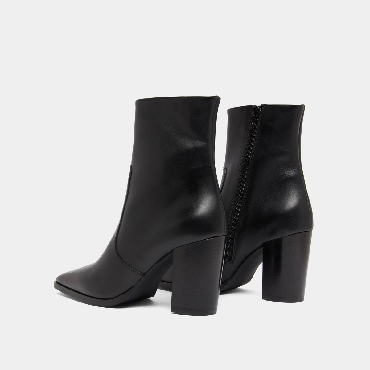 Bottines à bouts pointus en cuir noir | PAM | Jonak