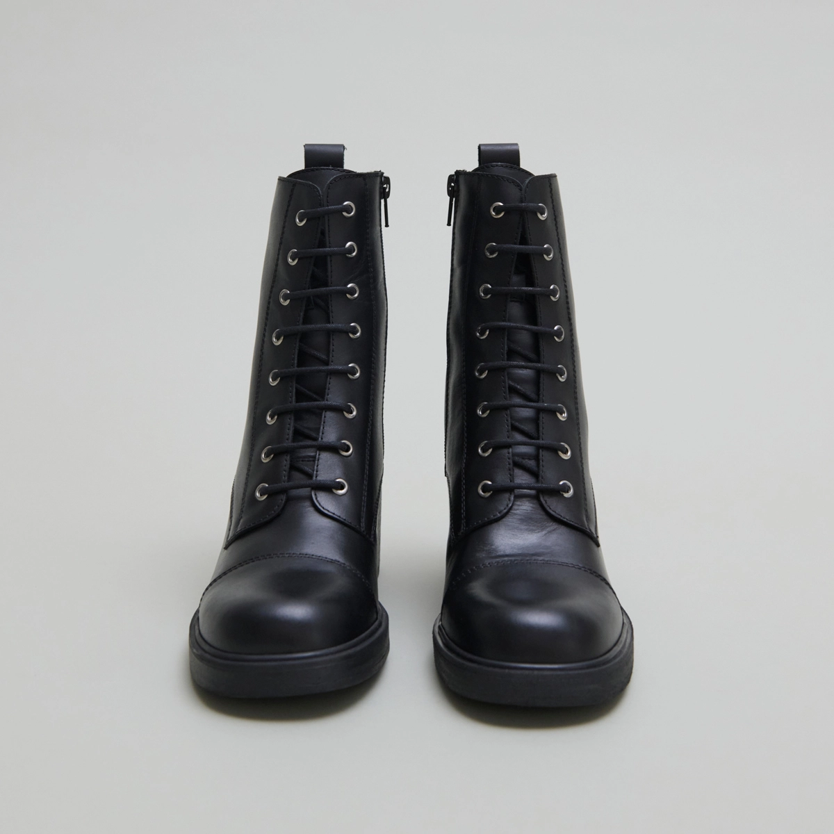 Bottines à lacets et élastiques arrières... en cuir noir | PANAME | Jonak