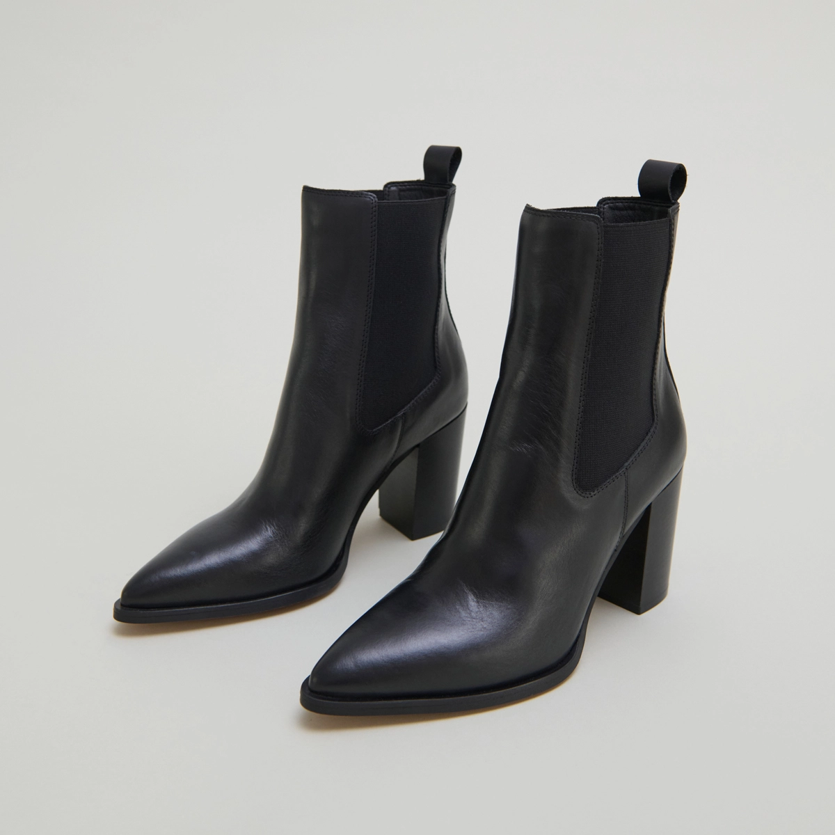 Bottines &agrave; talons et &eacute;lastiques en cuir noir | PEPITA | Jonak