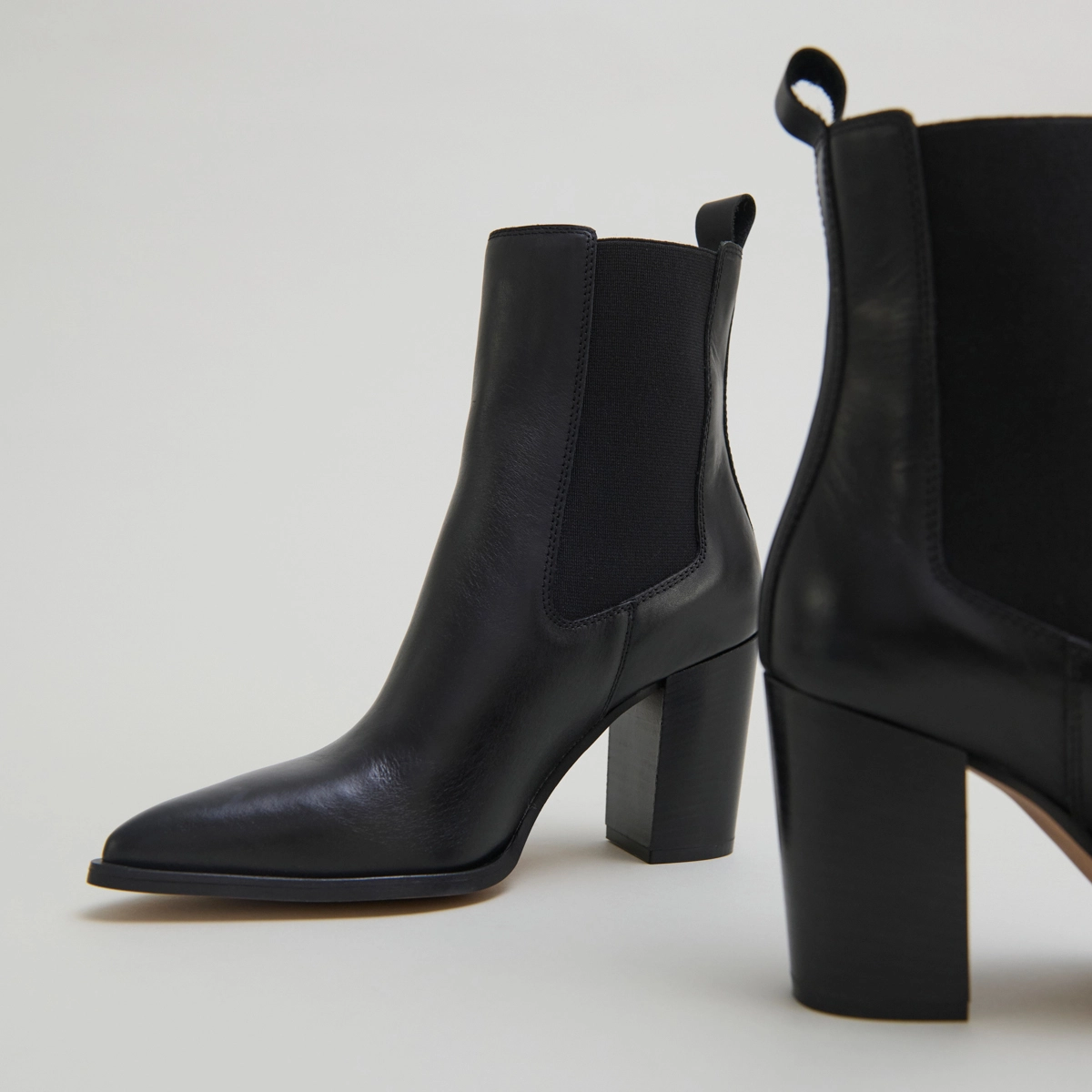 Bottines &agrave; talons et &eacute;lastiques en cuir noir | PEPITA | Jonak