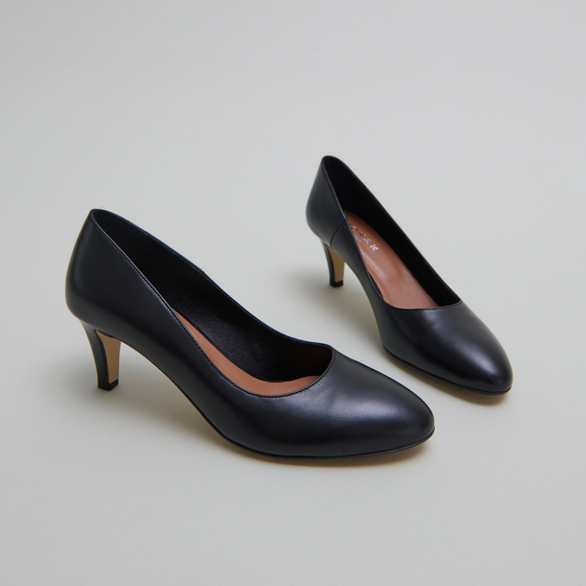 Escarpins à bouts arrondis en cuir noir | VELIA | Jonak