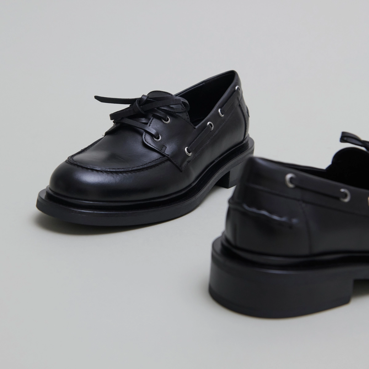Derbies à lacets épais en cuir noir | PAOLO | Jonak