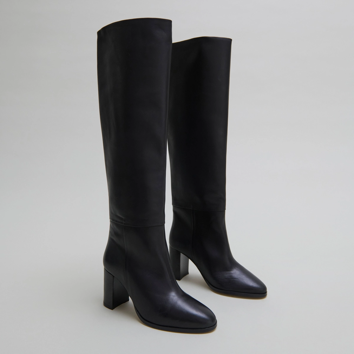 Bottes hautes à bouts arrondis en cuir noir | VENTURA | Jonak