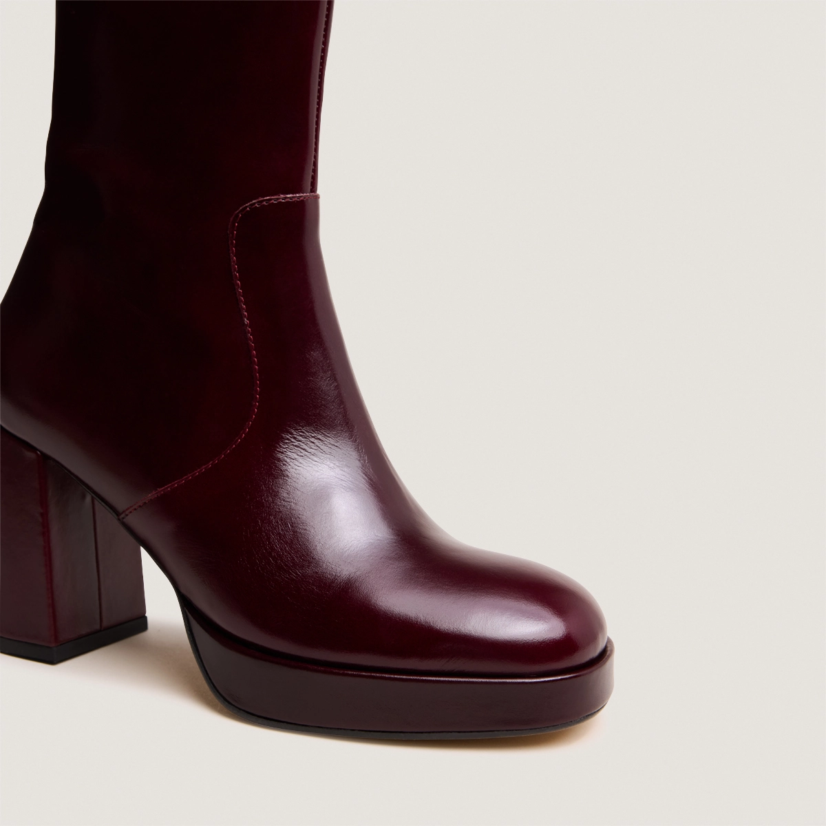 Bottines &agrave; talons et bouts carr&eacute;s en cuir bordeaux | VESNA | Jonak