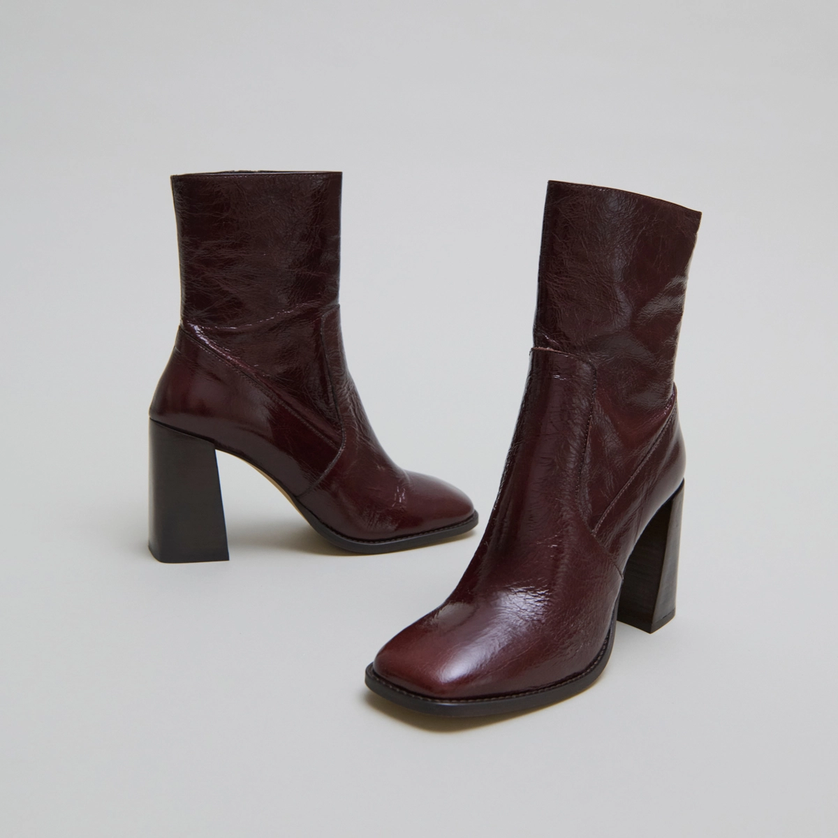 Bottines à talons et bouts carrés en cuir brillant chocolat | VIDAL | Jonak