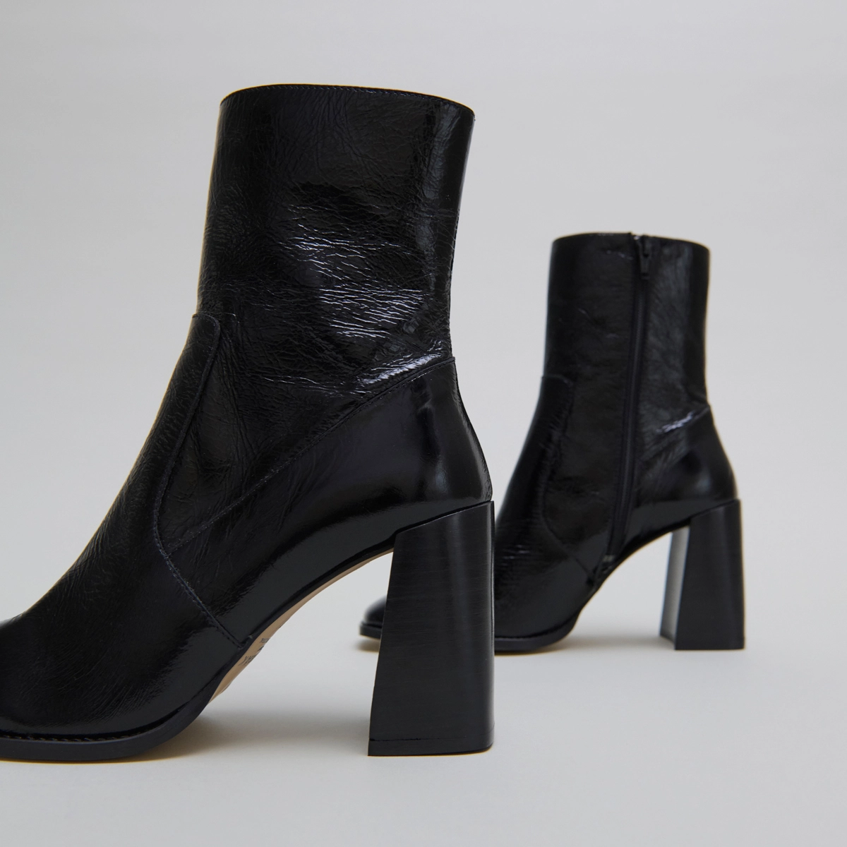 Bottines à talons et bouts carrés en cuir brillant noir | VIDAL | Jonak